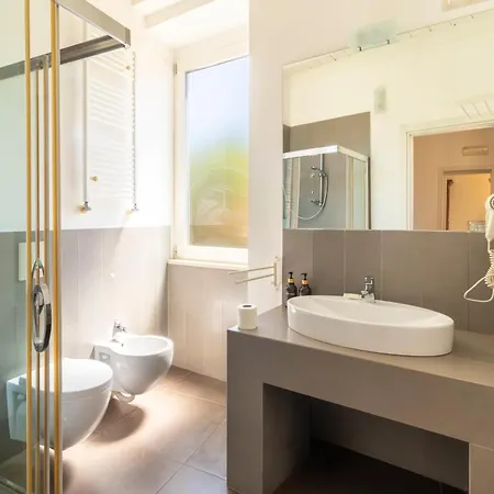 לינה וארוחת בוקר Palazzo Cavour 3*
