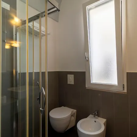 Palazzo Cavour 3* לצ'ה