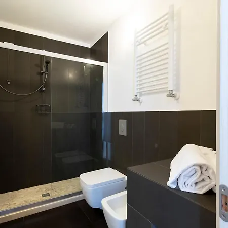 Palazzo Cavour 3* לצ'ה