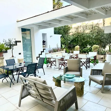 Palazzo Cavour 3* לצ'ה