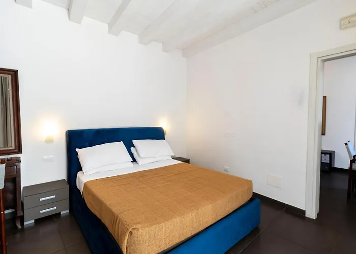 לינה וארוחת בוקר Palazzo Cavour לצ'ה