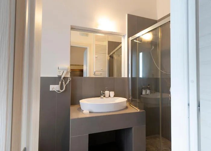 Palazzo Cavour לצ'ה