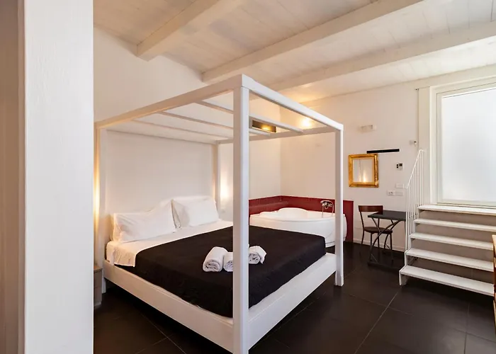 Palazzo Cavour לינה וארוחת בוקר 3*