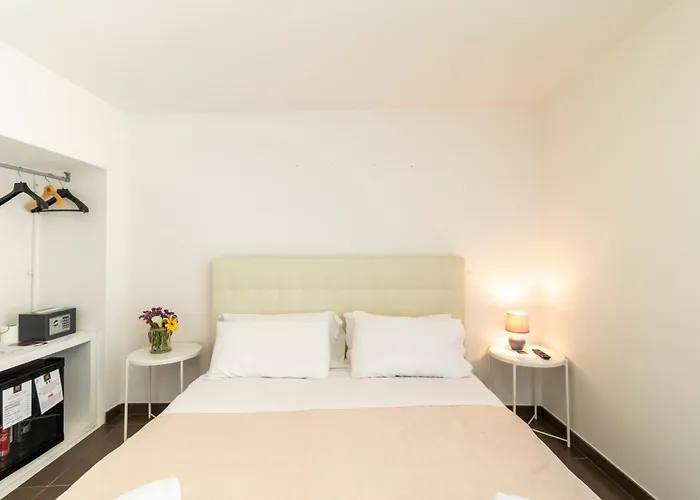 לינה וארוחת בוקר Palazzo Cavour 3*