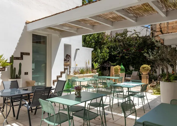 Palazzo Cavour 3* לצ'ה