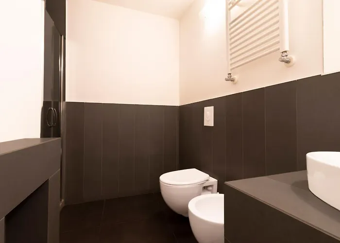 Palazzo Cavour לצ'ה