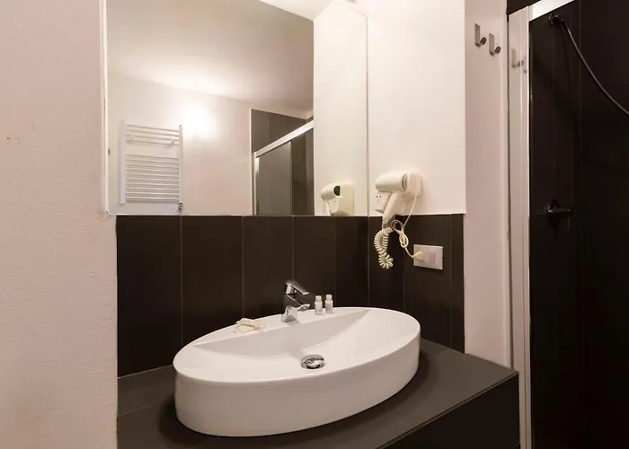 לינה וארוחת בוקר Palazzo Cavour 3*