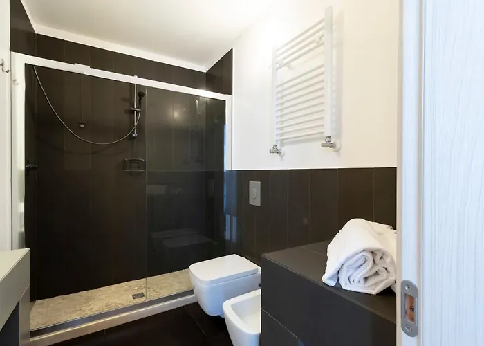 Palazzo Cavour 3* לצ'ה