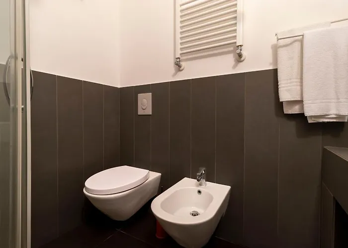 Palazzo Cavour 3* לצ'ה