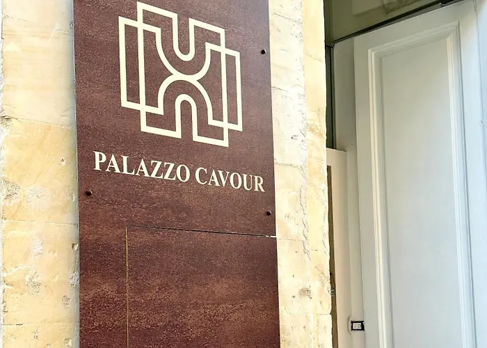 Palazzo Cavour 3* לצ'ה